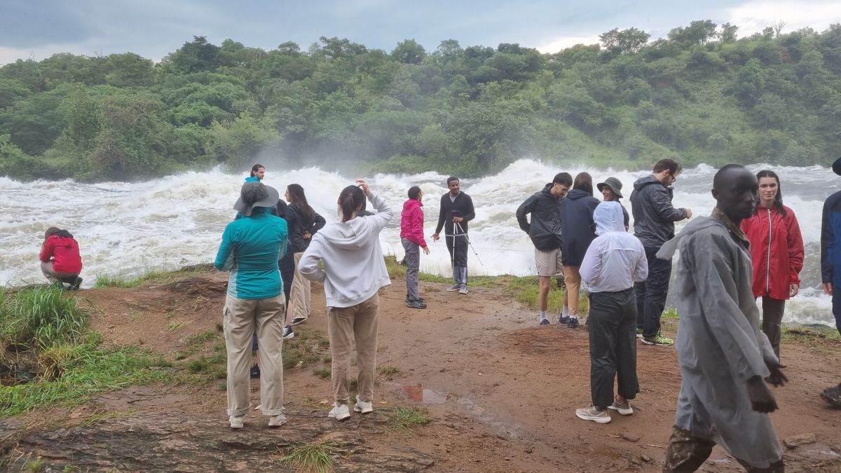 Hike to Top of Murchison Falls
